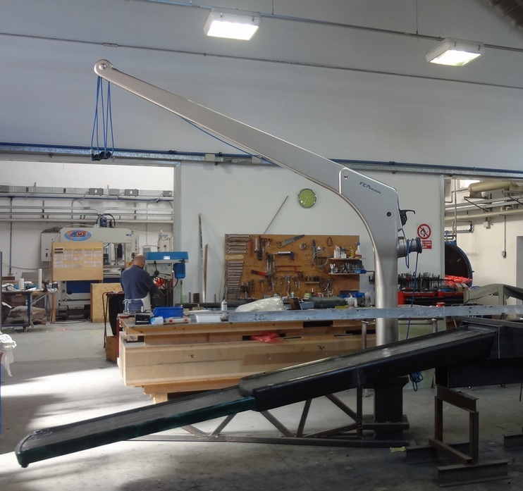 Foldable davit model Folding 2500 under construction 